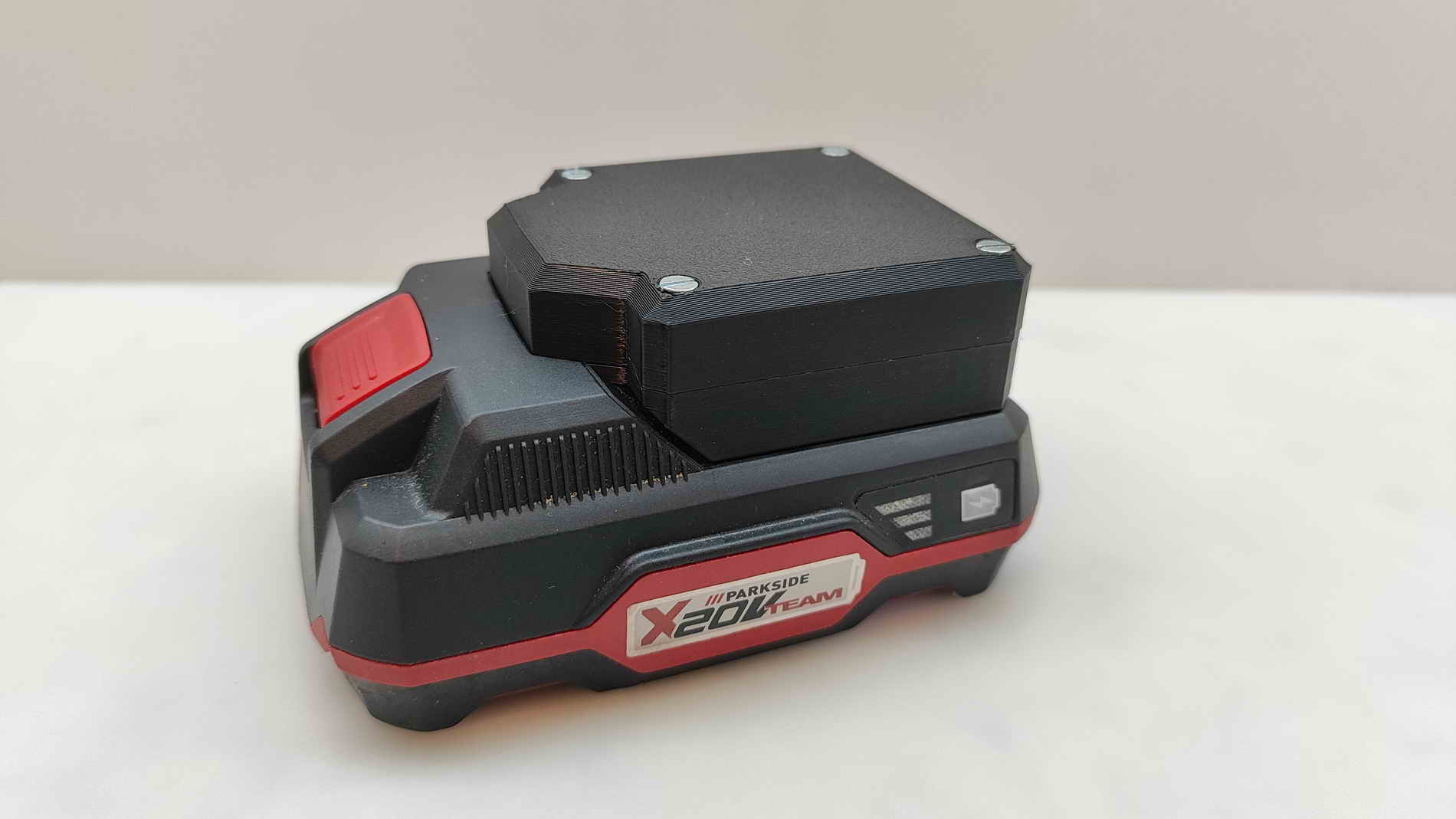 adaptér s USB nabíječkou pro baterii parkside 20V